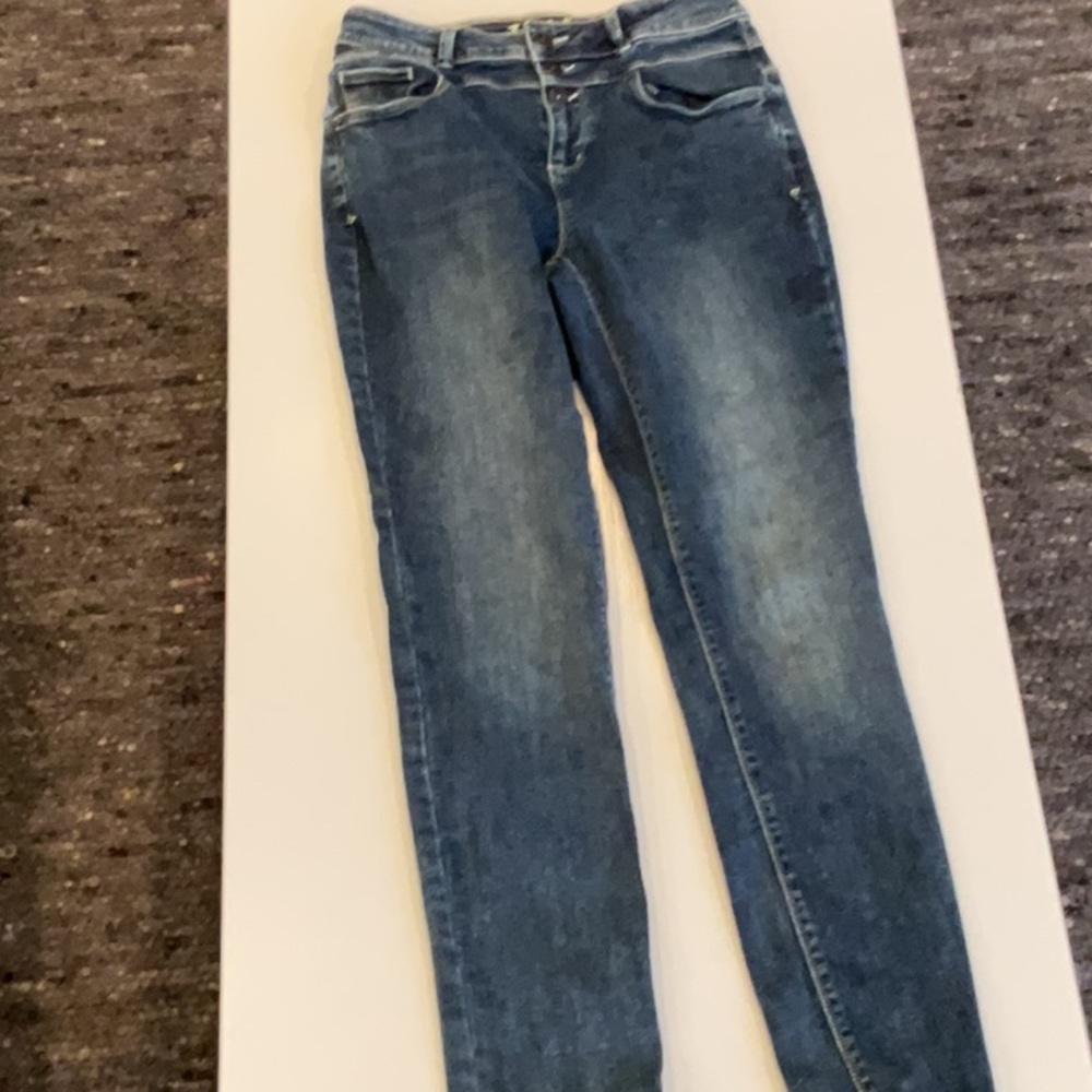 Size 8 high-rise, skinny jeans really unique three button closure WAIST 15”